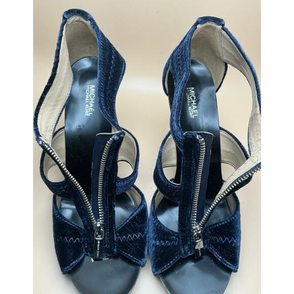 Michael Kors Berkley Blue Velvet‎ T-Strap Sz 9M, Preowned - Picture 8 of 10